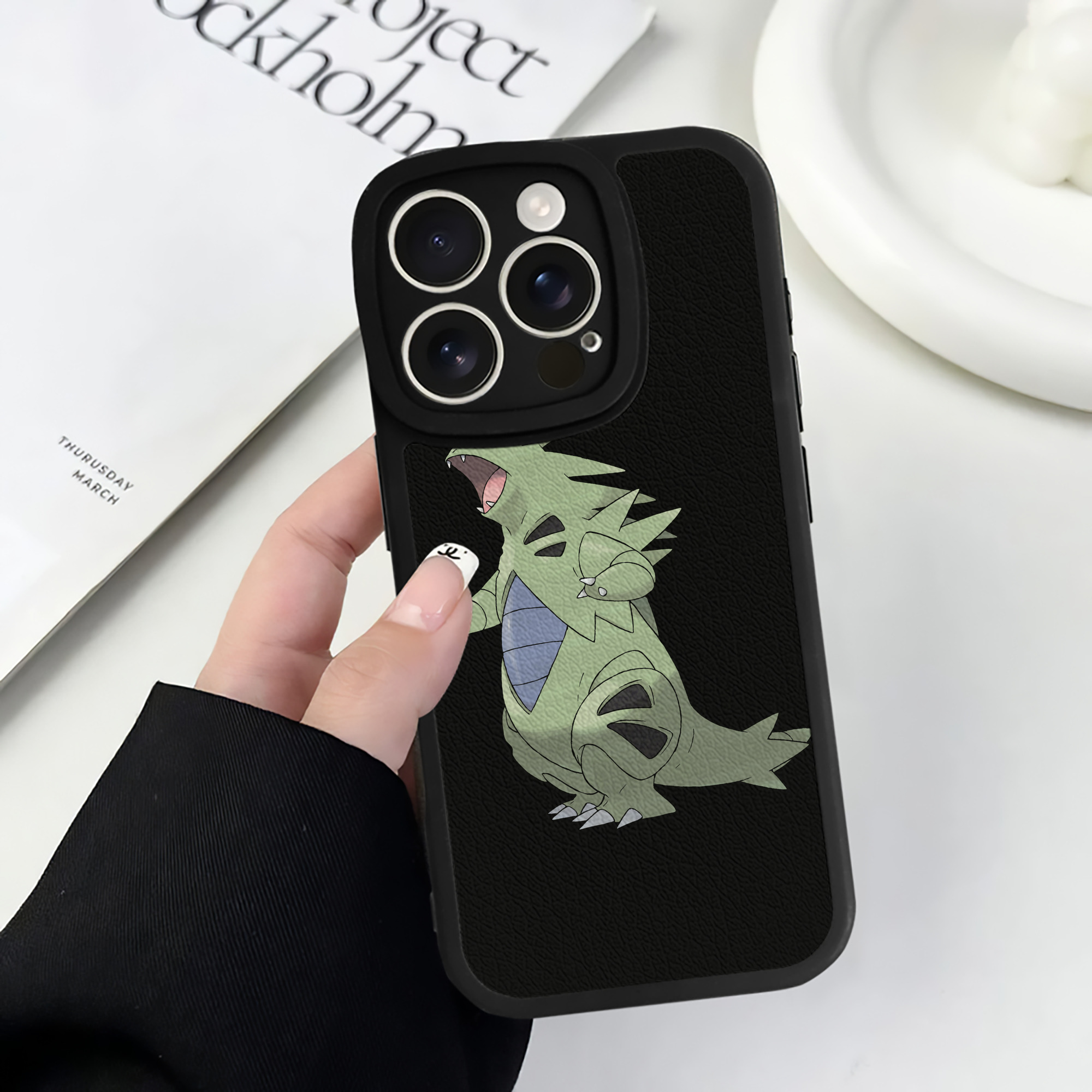 （画像用） ポケットモンスター Pokémon 【iPhone 16シリーズ対応】シリコンスマホケース（レザー調） 材質：シリコン